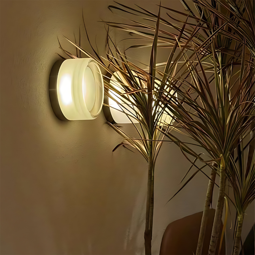 Moderne væglampe med struktureret diffuser