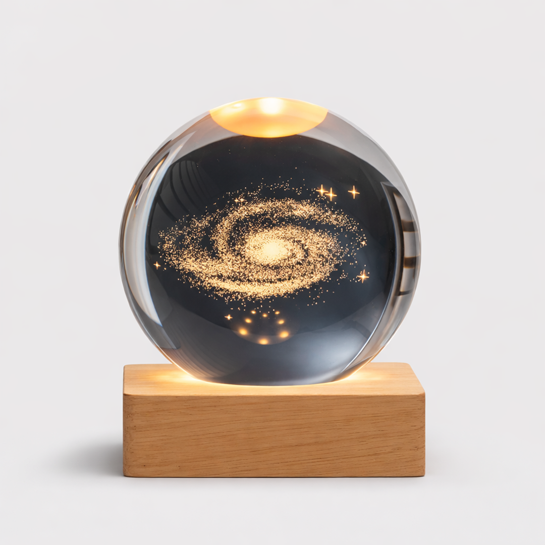 LED krystalkugle lampe – galakse natlampe med træfod