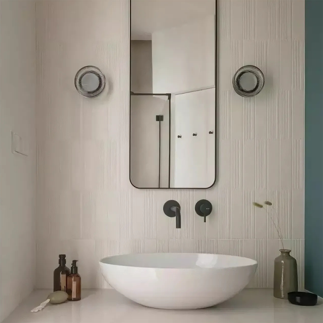 Moderne væglampe med struktureret diffuser