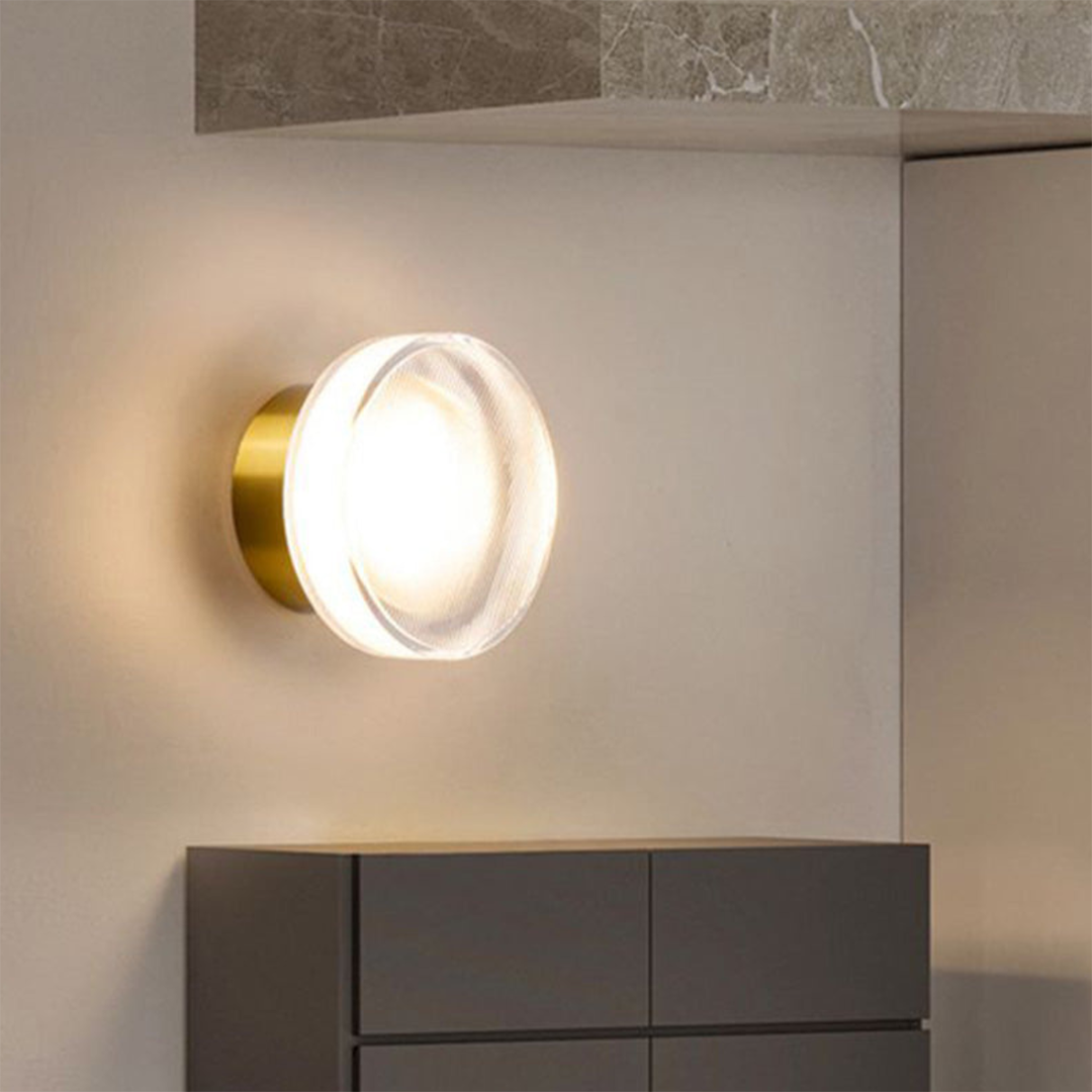 Moderne væglampe med struktureret diffuser