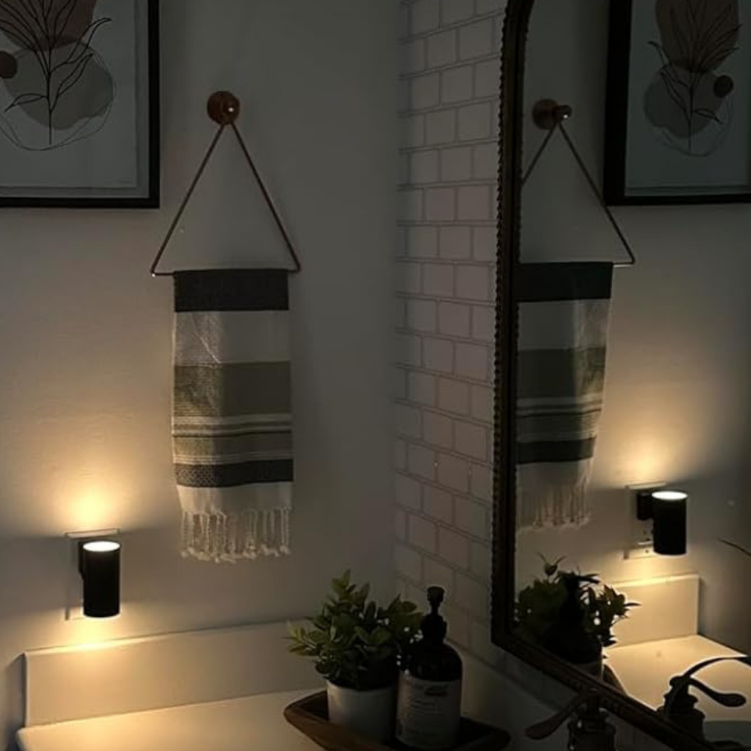 Metallisk LED væglampe med stik – justerbar lysstyrke og sensor