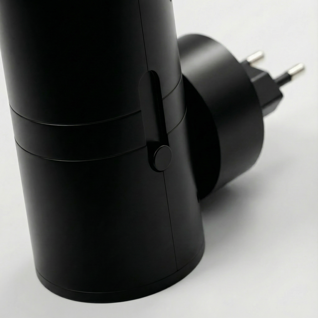 Metallisk LED væglampe med stik – justerbar lysstyrke og sensor