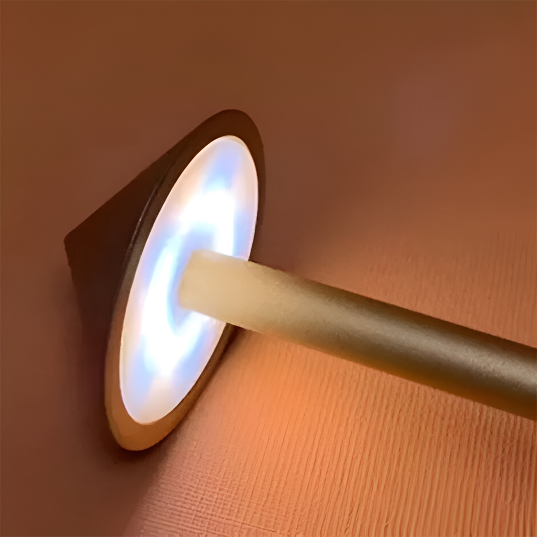 Bærbar LED bordlampe – touch-betjening og moderne design