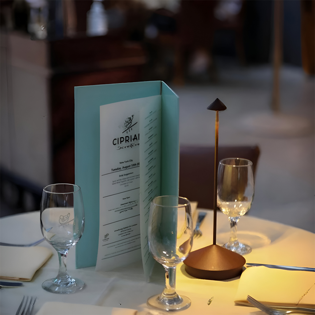 Bærbar LED bordlampe – touch-betjening og moderne design