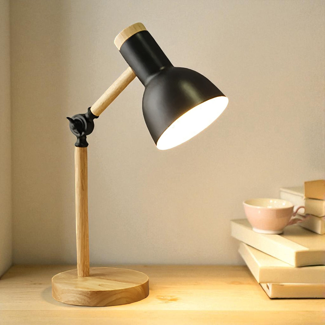 Træ LED Bordlampe I Skandinavisk Indretningsdesign