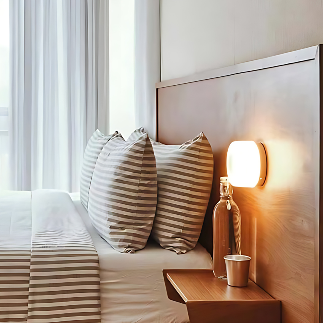 Moderne væglampe med struktureret diffuser