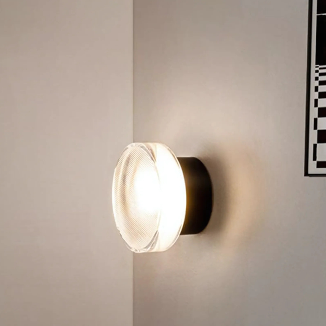 Moderne væglampe med struktureret diffuser