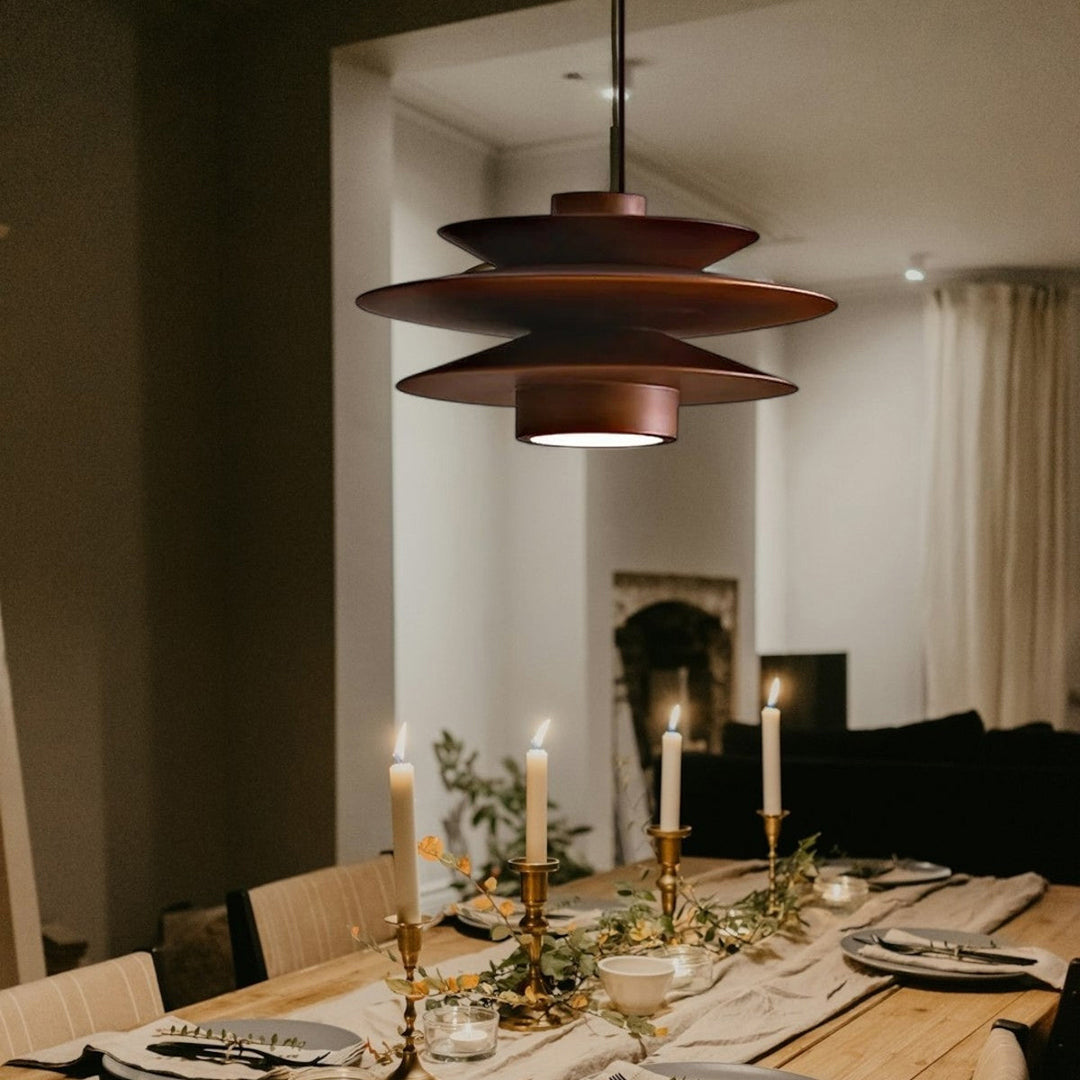 Pendellampe i træ – lagdelt moderne design