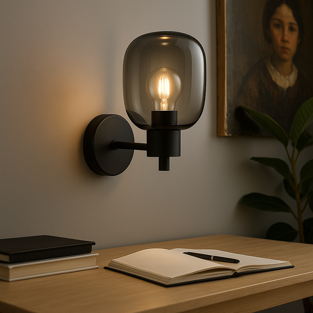 Wandlamp met glas en rooktint