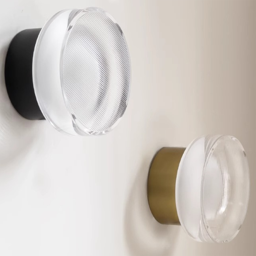 Moderne væglampe med struktureret diffuser