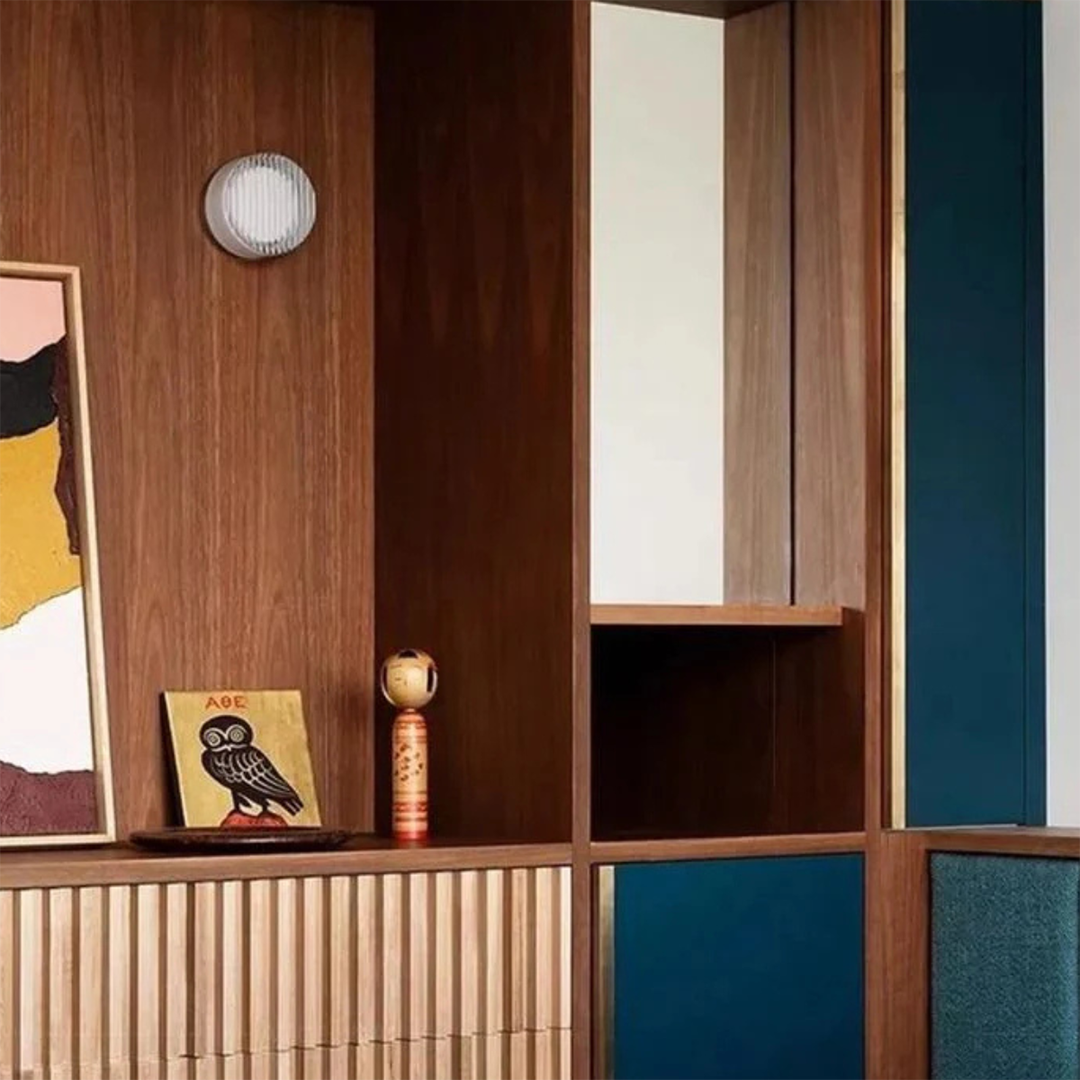 Moderne væglampe med struktureret diffuser