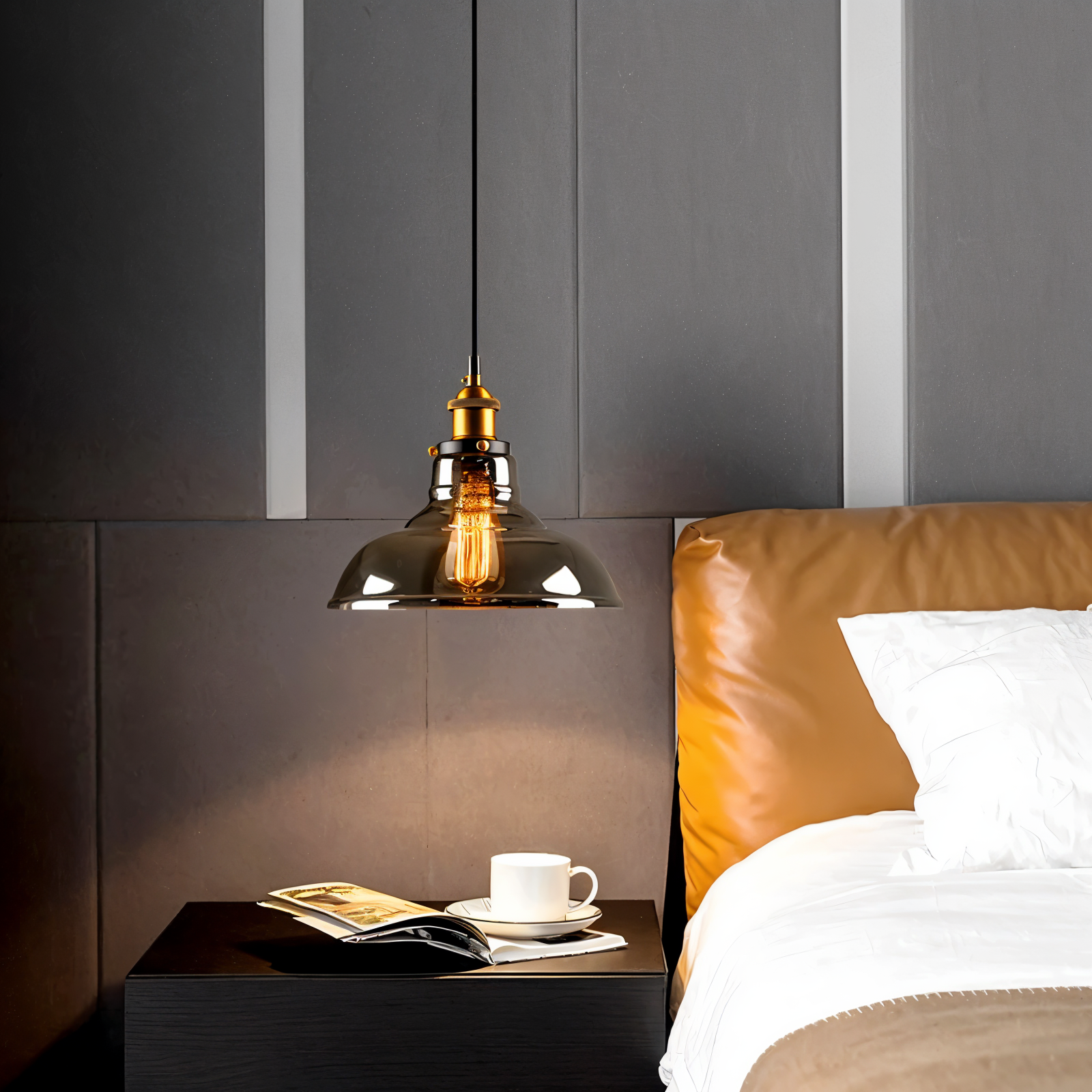 Pendellampe i røgfarvet glas – vintage design med moderne udtryk