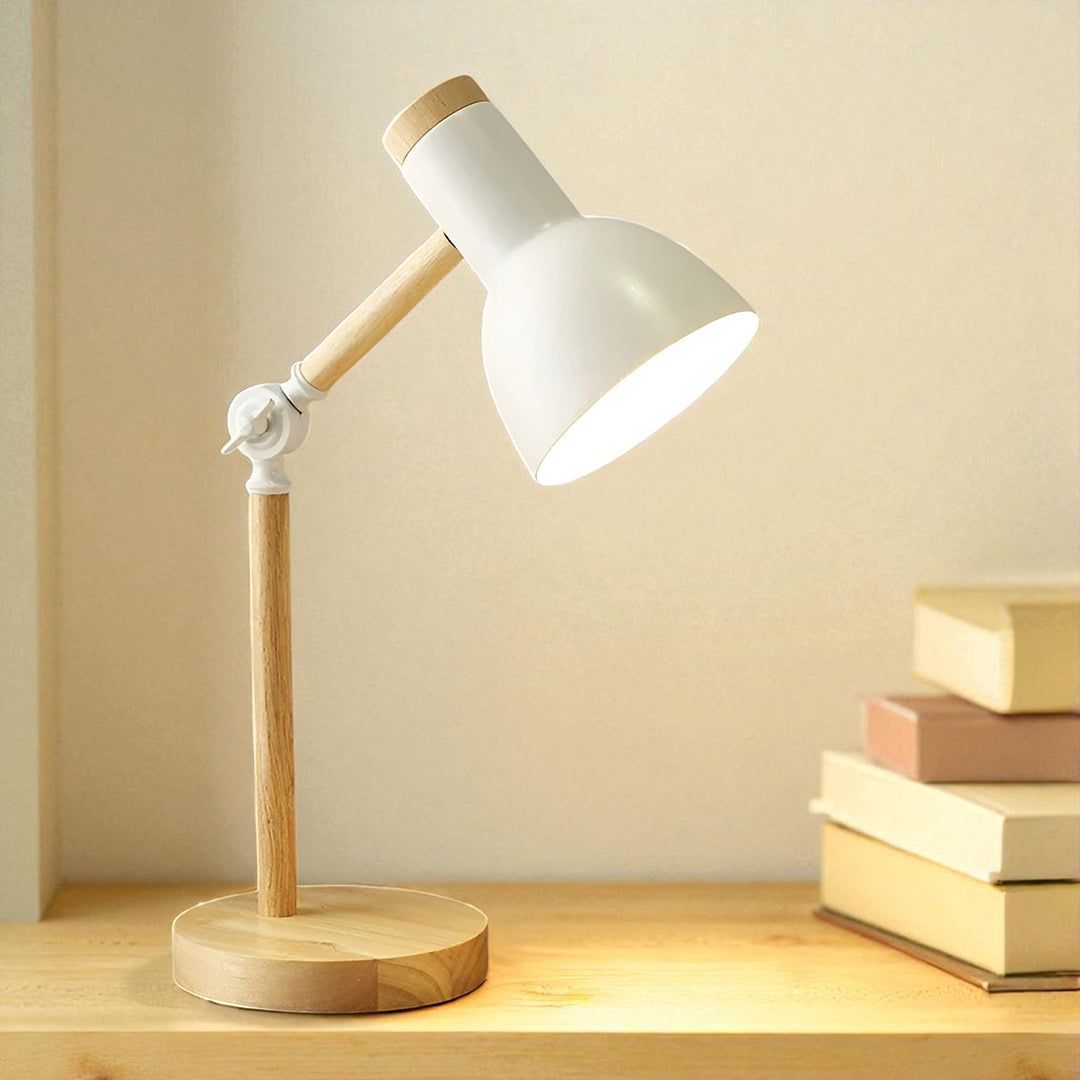 Træ LED Bordlampe I Skandinavisk Indretningsdesign